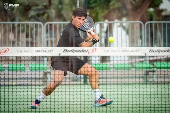 Exequiel Mouriño making contact on a backhand